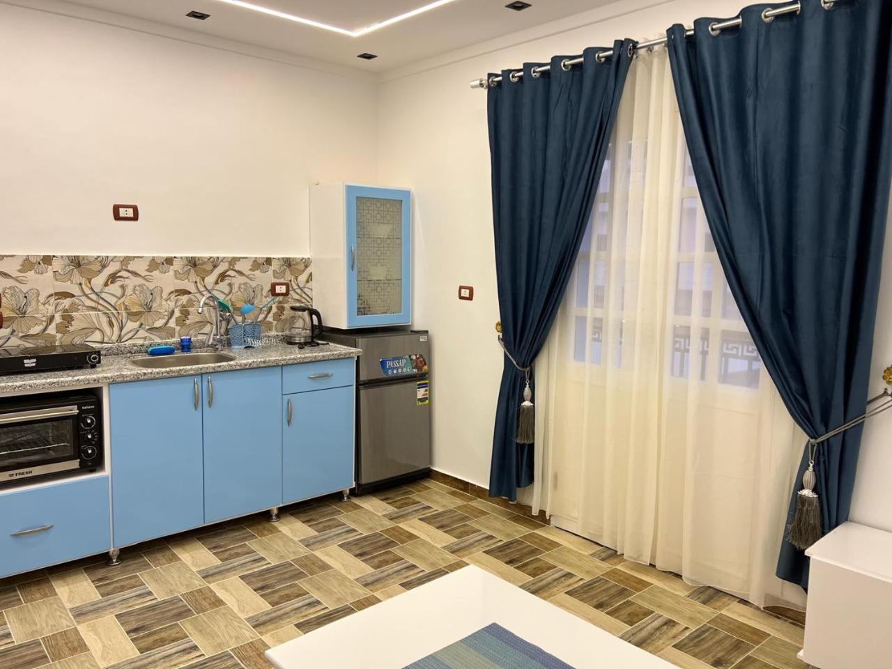 Villa Golden Life Apartments, New Property With Pool Access Luxor Room photo